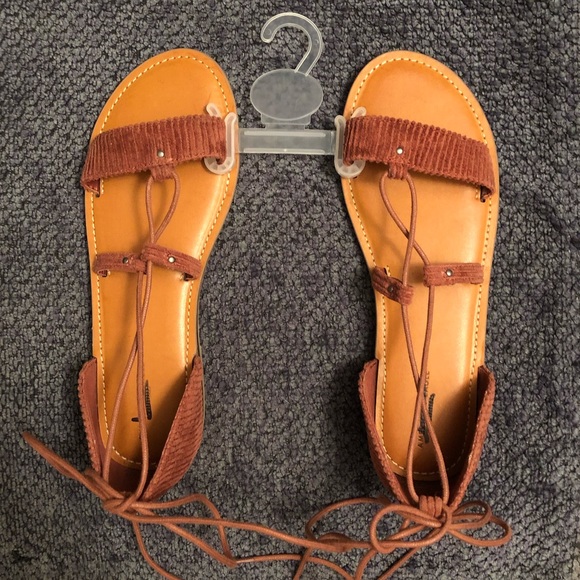 American Eagle Outfitters Shoes - ❗️3 for $15❗️American Eagle sandals